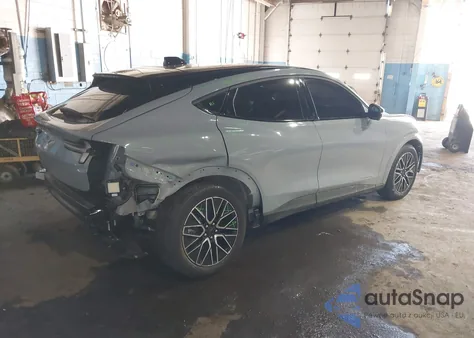 2025 Ford Mustang Mach-E Premium z USA, uszkodzony, nr VIN 3FMTK3S5XSMA38266